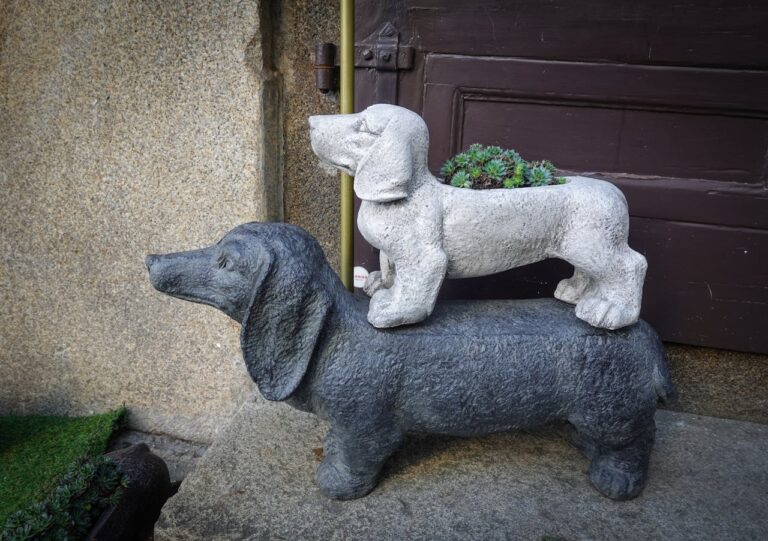 9 Vintage Animal Planters That Add Personality to Collections