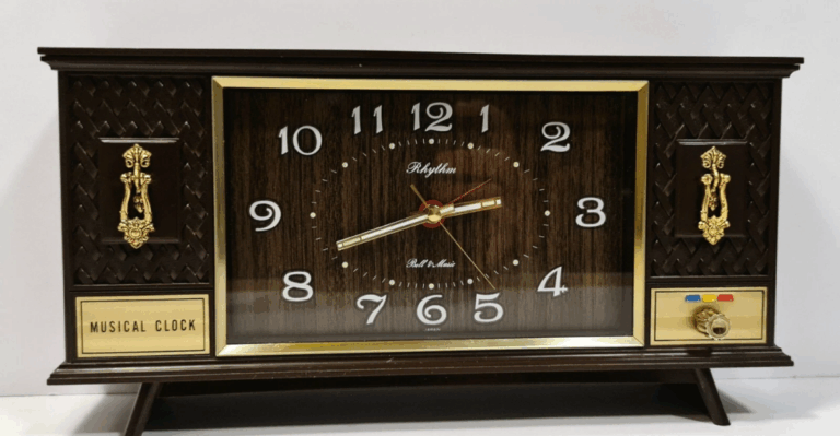 12 Classic Clocks and Mantel Pieces People Gift in December