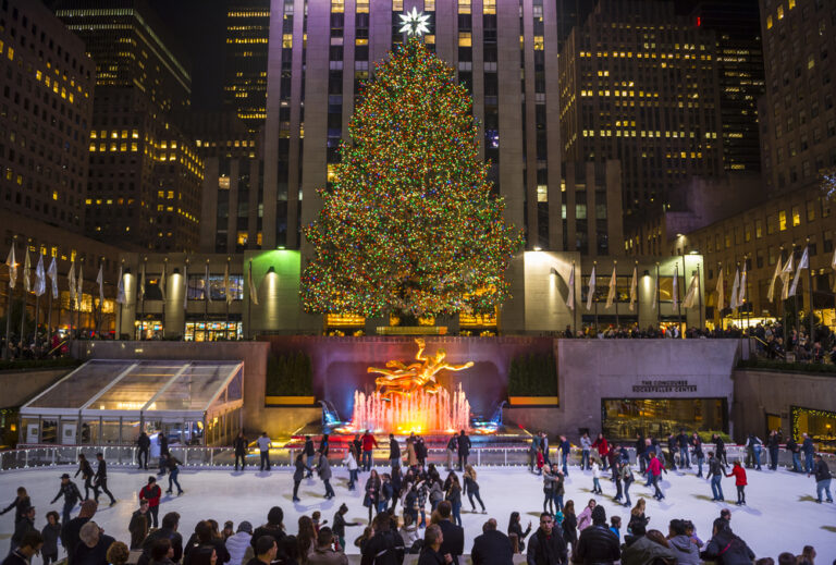 14 American Cities Known for Their December Shopping and Festive Streets