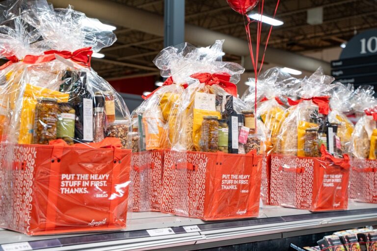 12 Holiday Gift Ideas for Minimalists Who Love Simple Living