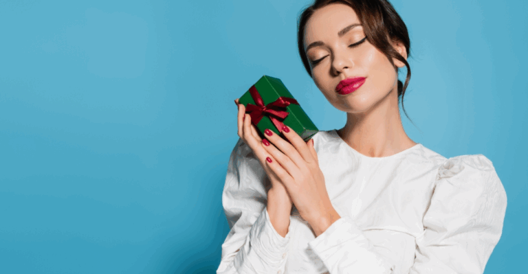 12 Makeup Trends Getting All the Love This Holiday Season