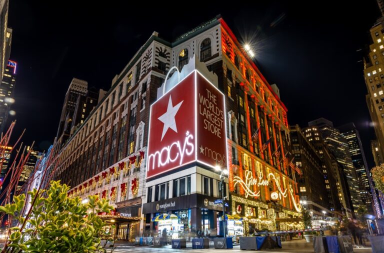 11 U.S. Cities with the Best Holiday-Themed Museums and Exhibits