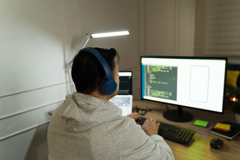 14 Quick Desk Setups That Make Working From Home More Comfortable