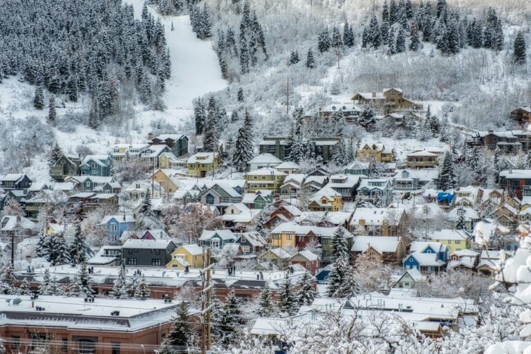 14 Best Mountain Town Trips In February With Cozy Food And Scenic Drives