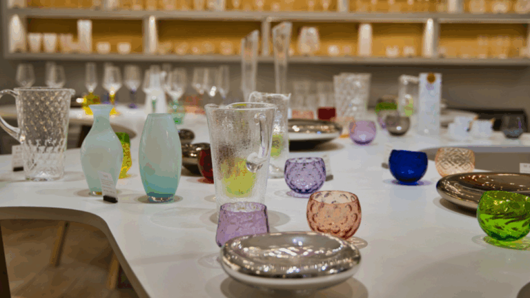 11 Vintage Glassware That Makes a Great Holiday Gift