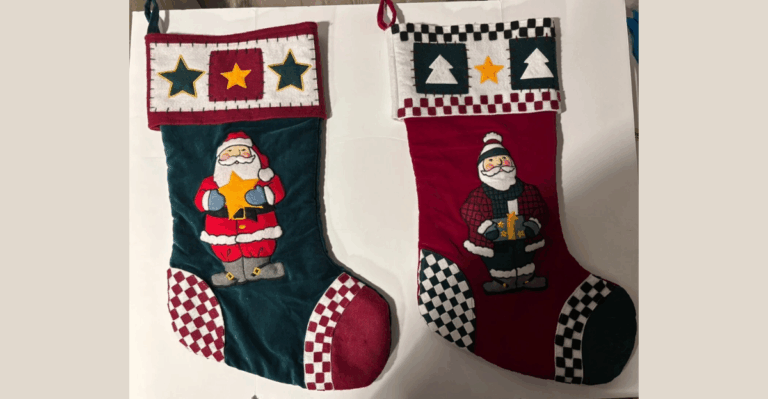 15 Retro Stockings and Christmas Textiles Collectors Look For