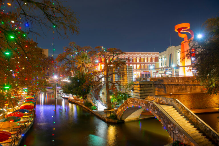 15 U.S. Destinations for Celebrating the Holiday Season on a Budget