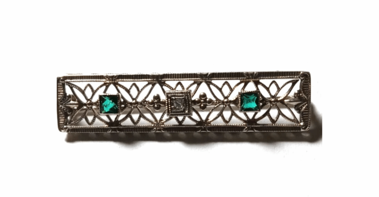 15 Vintage Jewelry Pieces That Make Special Holiday Gifts