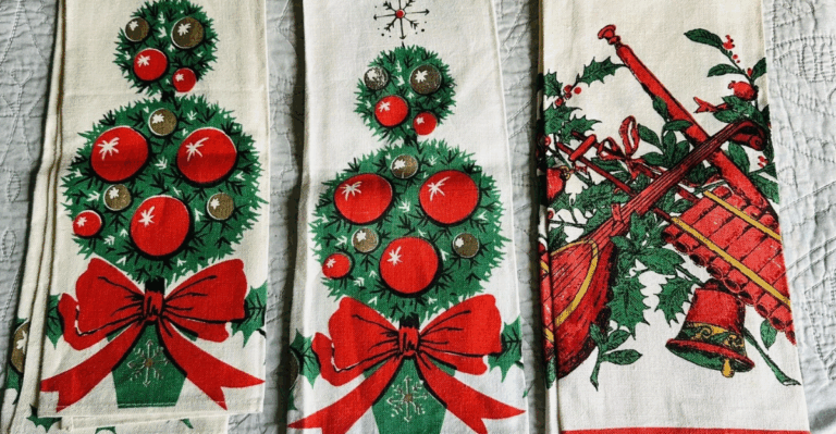 15 Vintage Textiles with Holiday Patterns That Brighten a Home