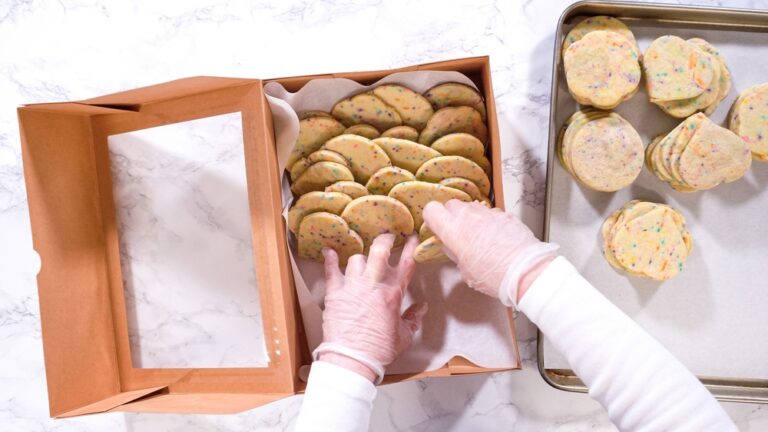 12 December Desserts That Travel Well for Parties