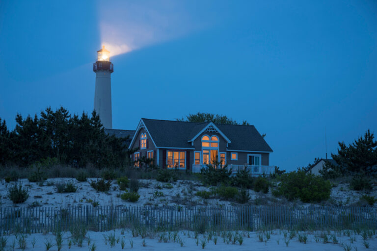 11 Harbor Towns Across the U.S. With Lighthouse Walks and Winter Bargains