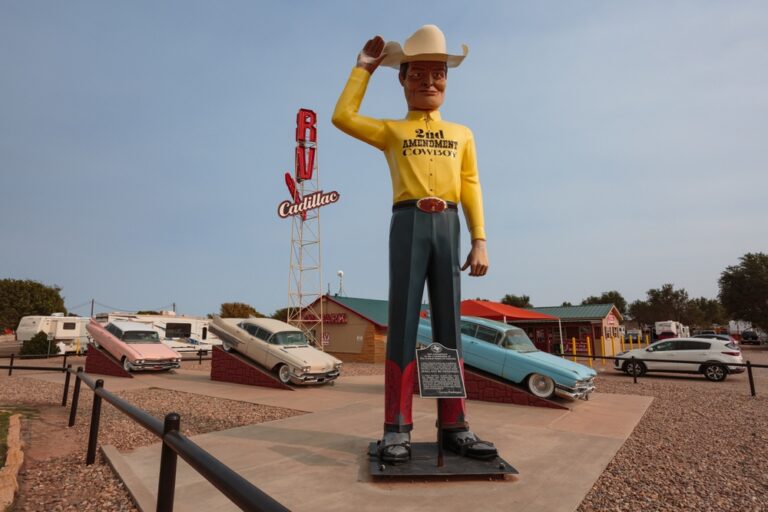 7 Big Roadside Statues and Photo Stops in the U.S. Worth Pulling Over For