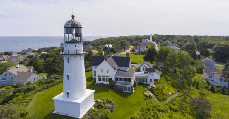18 Lighthouse Villages with Harbor Paths and Quiet Lookouts