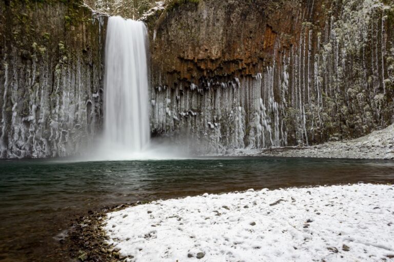 11 Winter Waterfall Towns in the U.S. With Big Views and Fewer People