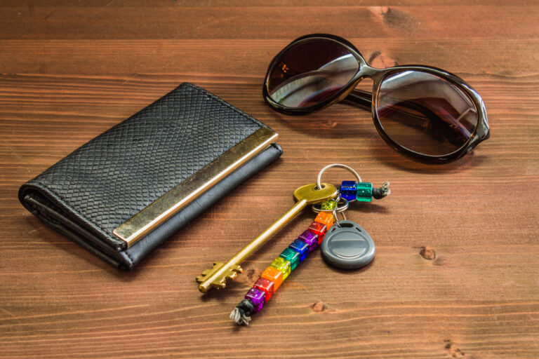 12 Simple Habits That Help You Stop Losing Keys, Wallet, and Sunglasses