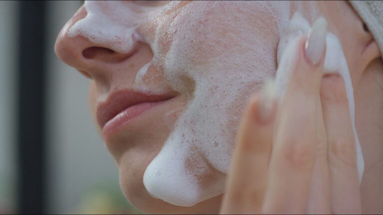 15 Gentle Face Washes for Sensitive Skin That Still Remove Sunscreen