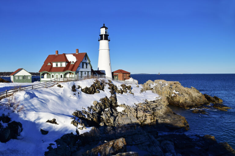 14 Best Coastal Town Trips In February With Lighthouses And Windy Lookouts