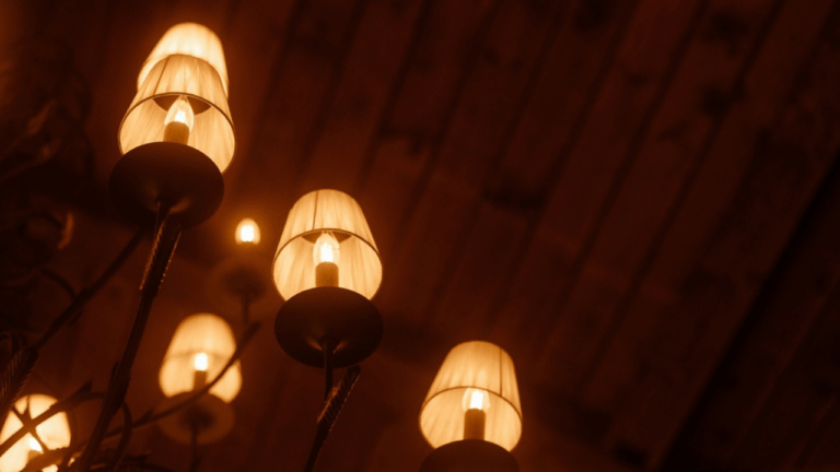 11 Antique Lamps and Lighting Styles That Still Look Beautiful Today