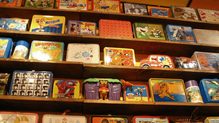 10 Retro Lunchboxes With Unlikely Themes That Still Spark Joy