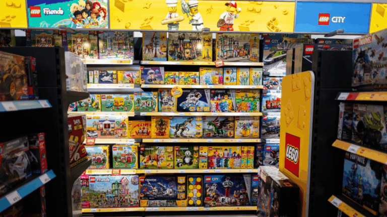 14 Rare LEGO Minifigures With Short Production Runs