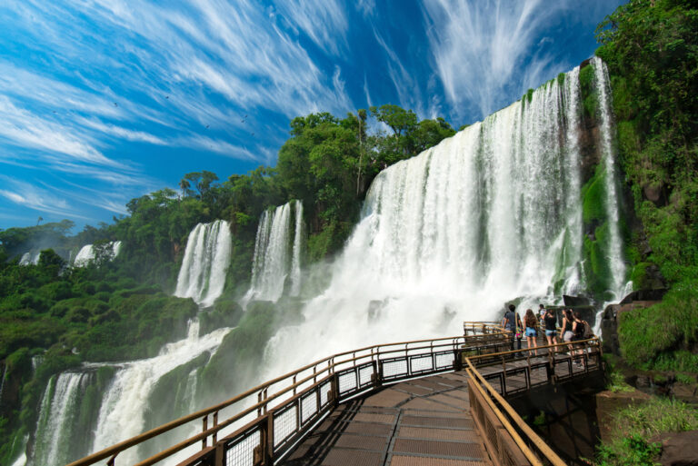 18 Waterfall Viewpoints That Stay Striking in Winter Weather