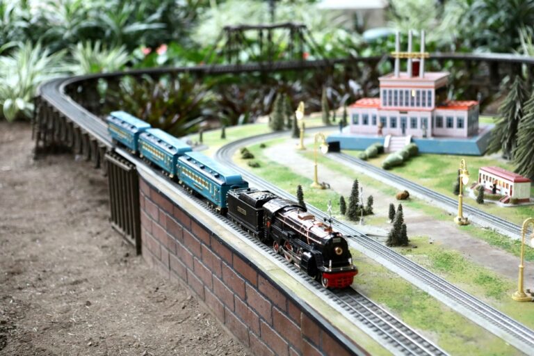 11 Places To Find Model Trains Without Wrong-Scale Mixups