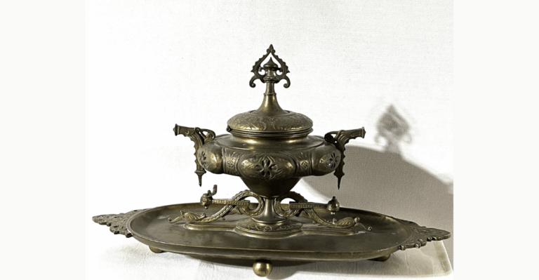 15 Antique Victorian Decor Pieces That Still Work in Small Doses