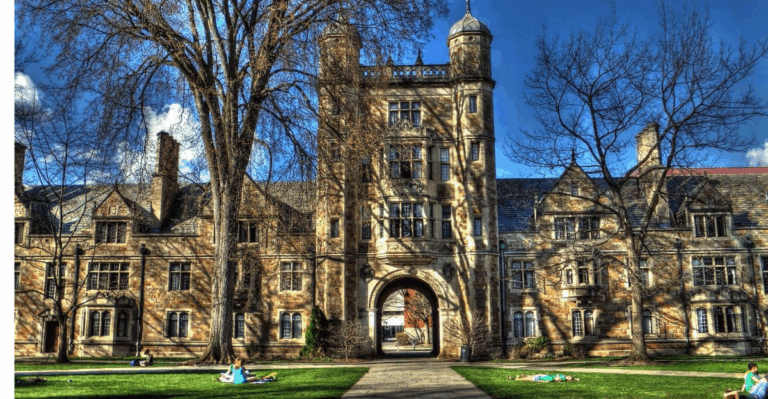 15 College Town Escapes With Museums, Zoos, and More