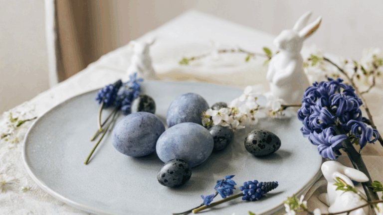 10 Vintage Easter Decor People Hunt for Every Spring