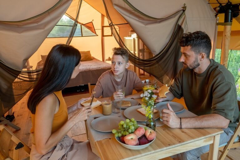 11 Glamping Sites for Comfortable Family Camping in Early Spring
